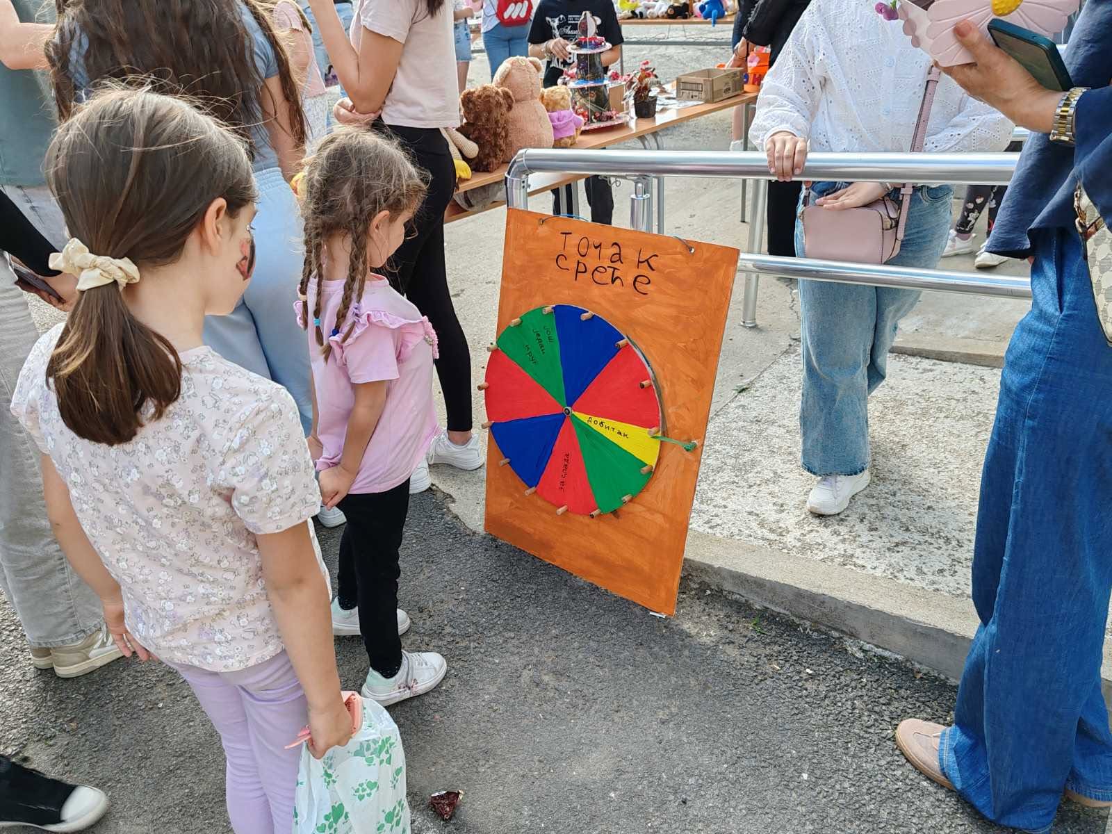 Фотографија из вести: ❤️ Црвени крст Алексинац је подржао хуманитарни базар