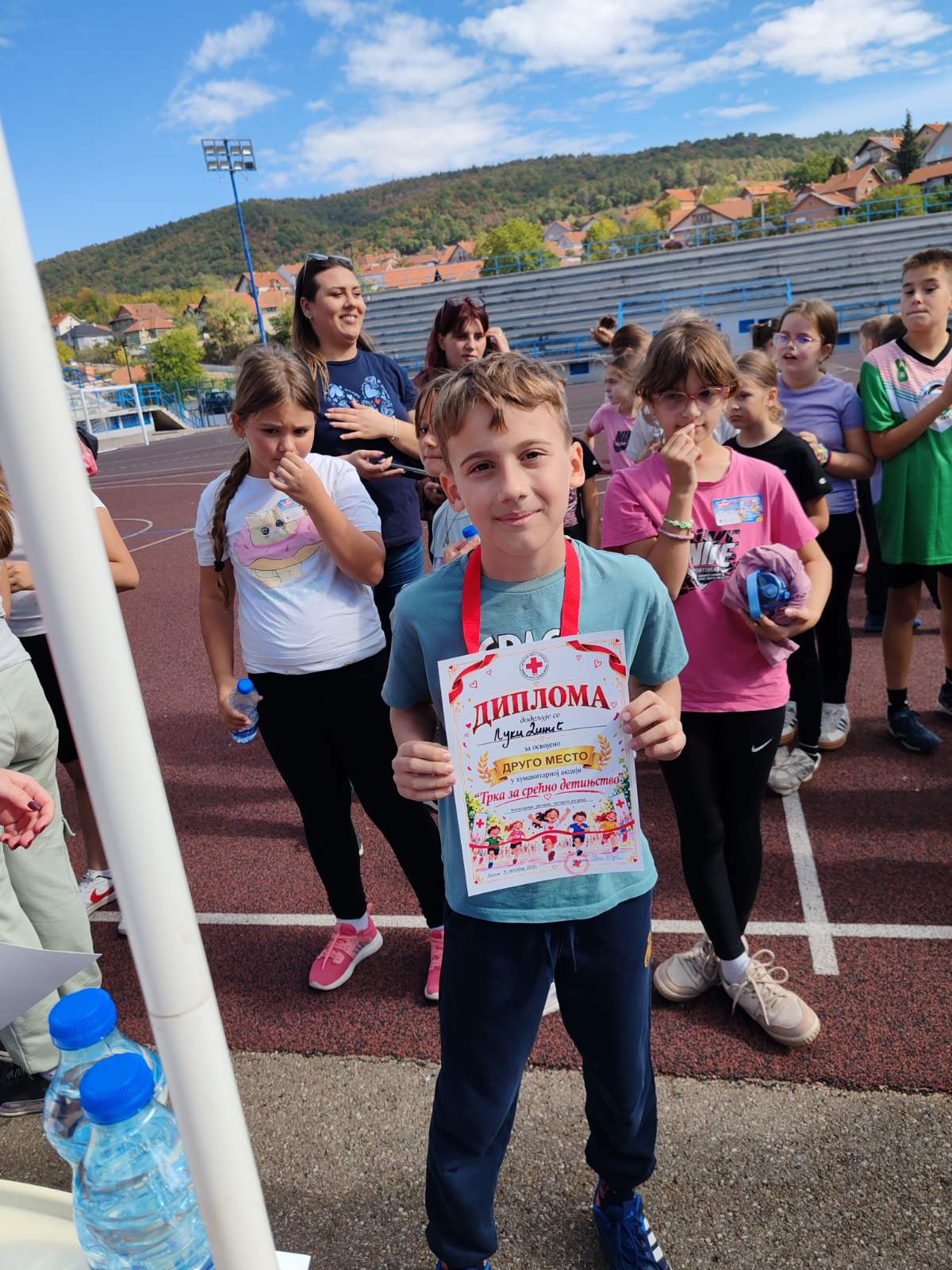 Фотографија 4 — 🏃‍♀️🏃‍♂️ ДАНАС ЈЕ ОДРЖАНА НАЈМАСОВНИЈА АКЦИЈА ЦРВЕНОГ КРСТА АЛЕКСИНАЦ – „ТРКА ЗА СРЕЋНИЈЕ ДЕТИЊСТВО“ ❤️