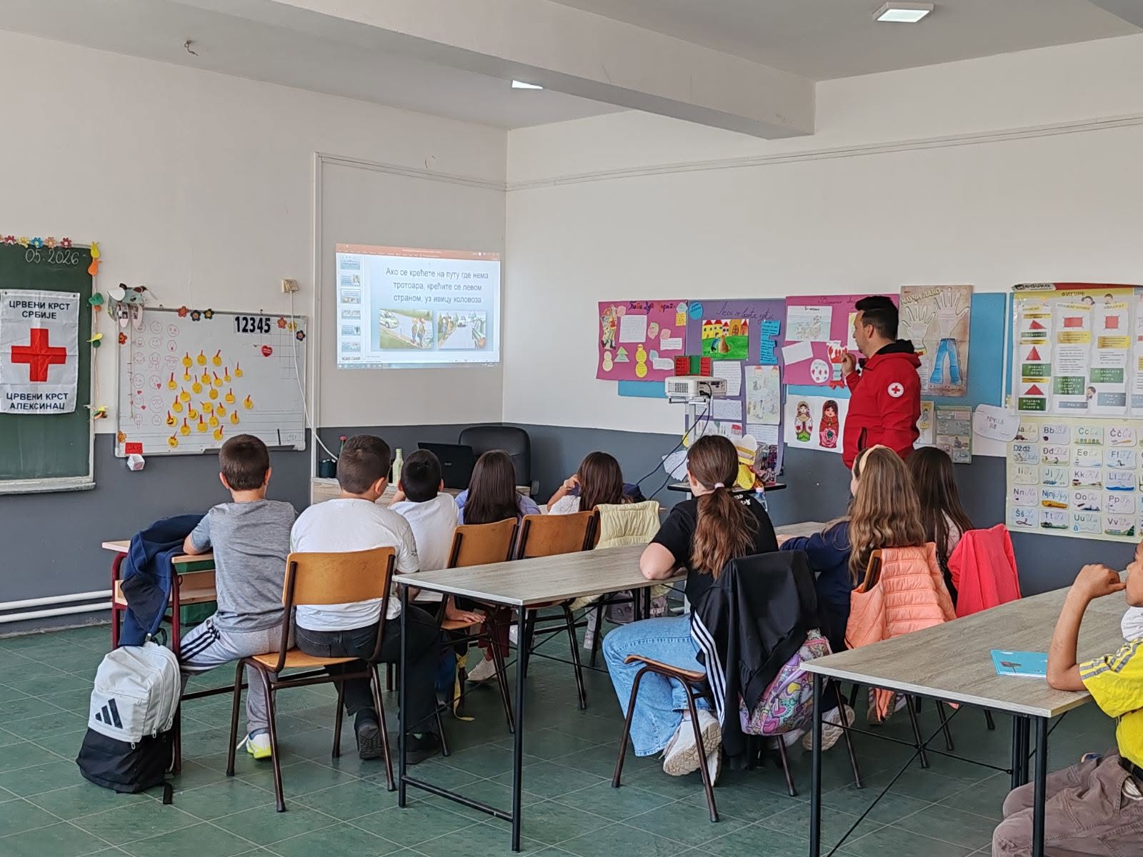 Фотографија из вести: 🚦📚 Едукација о безбедности деце у саобраћају 🚸👧👦