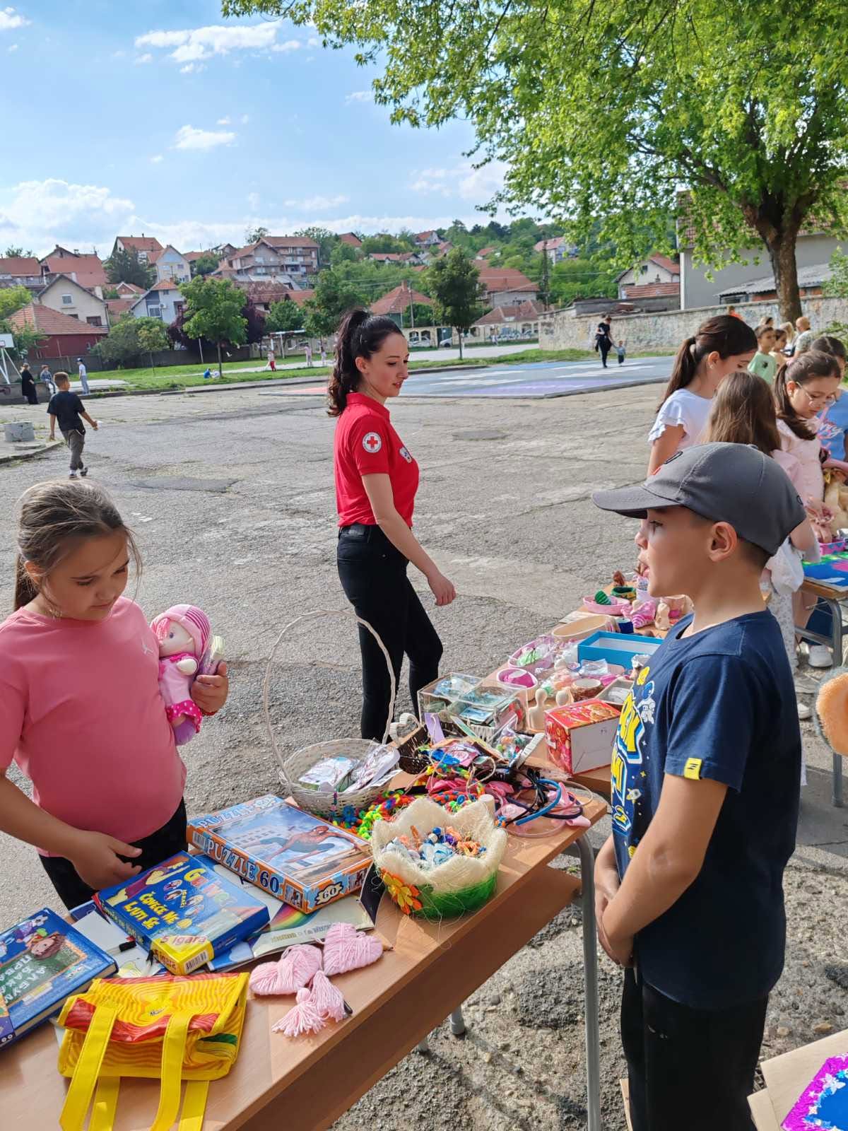 Фотографија из вести: ❤️ Црвени крст Алексинац је подржао хуманитарни базар