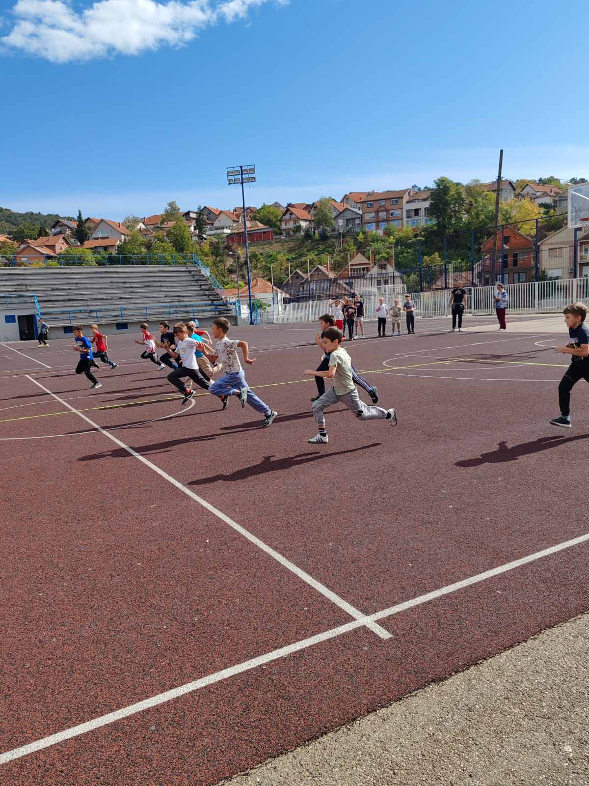 Фотографија 17 — 🏃‍♀️🏃‍♂️ ДАНАС ЈЕ ОДРЖАНА НАЈМАСОВНИЈА АКЦИЈА ЦРВЕНОГ КРСТА АЛЕКСИНАЦ – „ТРКА ЗА СРЕЋНИЈЕ ДЕТИЊСТВО“ ❤️