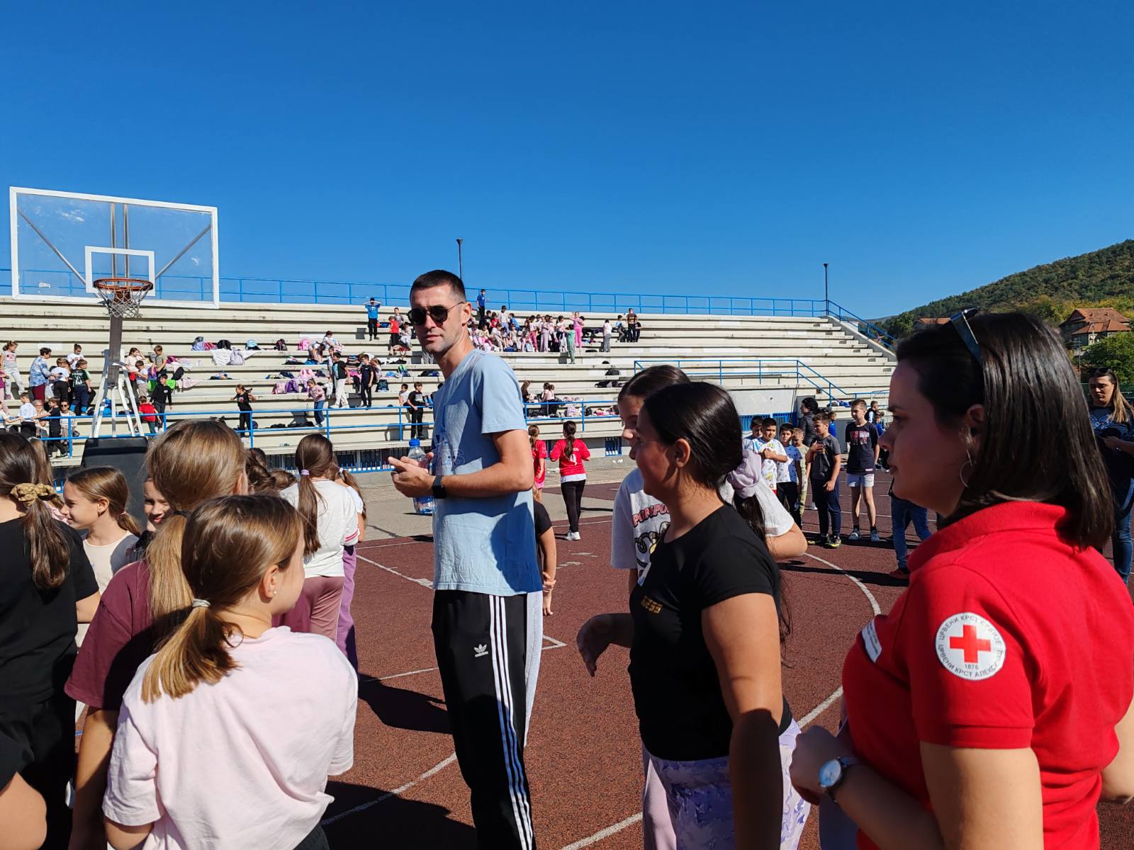 Фотографија 25 — 🏃‍♀️🏃‍♂️ ДАНАС ЈЕ ОДРЖАНА НАЈМАСОВНИЈА АКЦИЈА ЦРВЕНОГ КРСТА АЛЕКСИНАЦ – „ТРКА ЗА СРЕЋНИЈЕ ДЕТИЊСТВО“ ❤️
